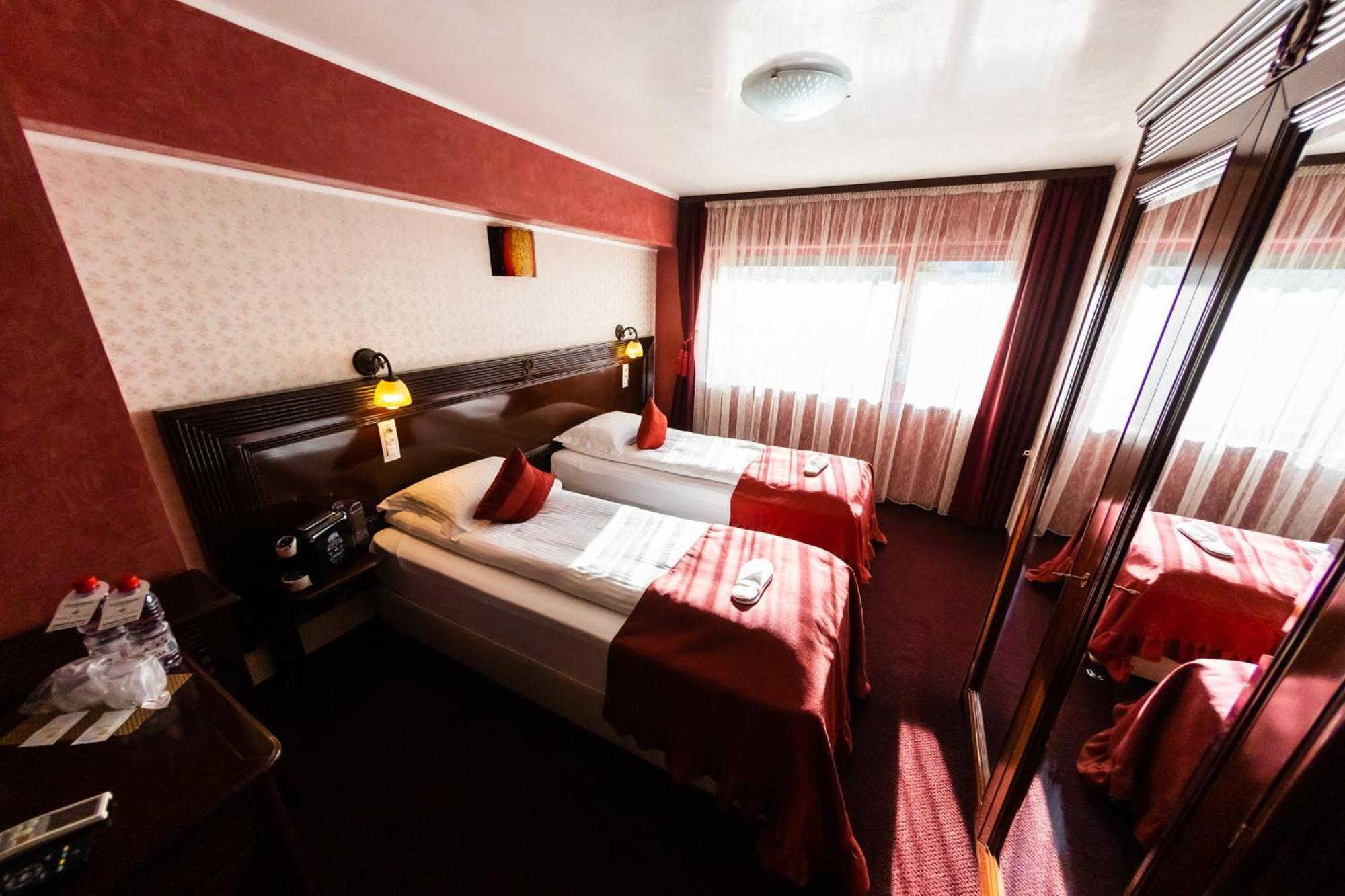Daily Plaza Hotel Suceava Exterior photo
