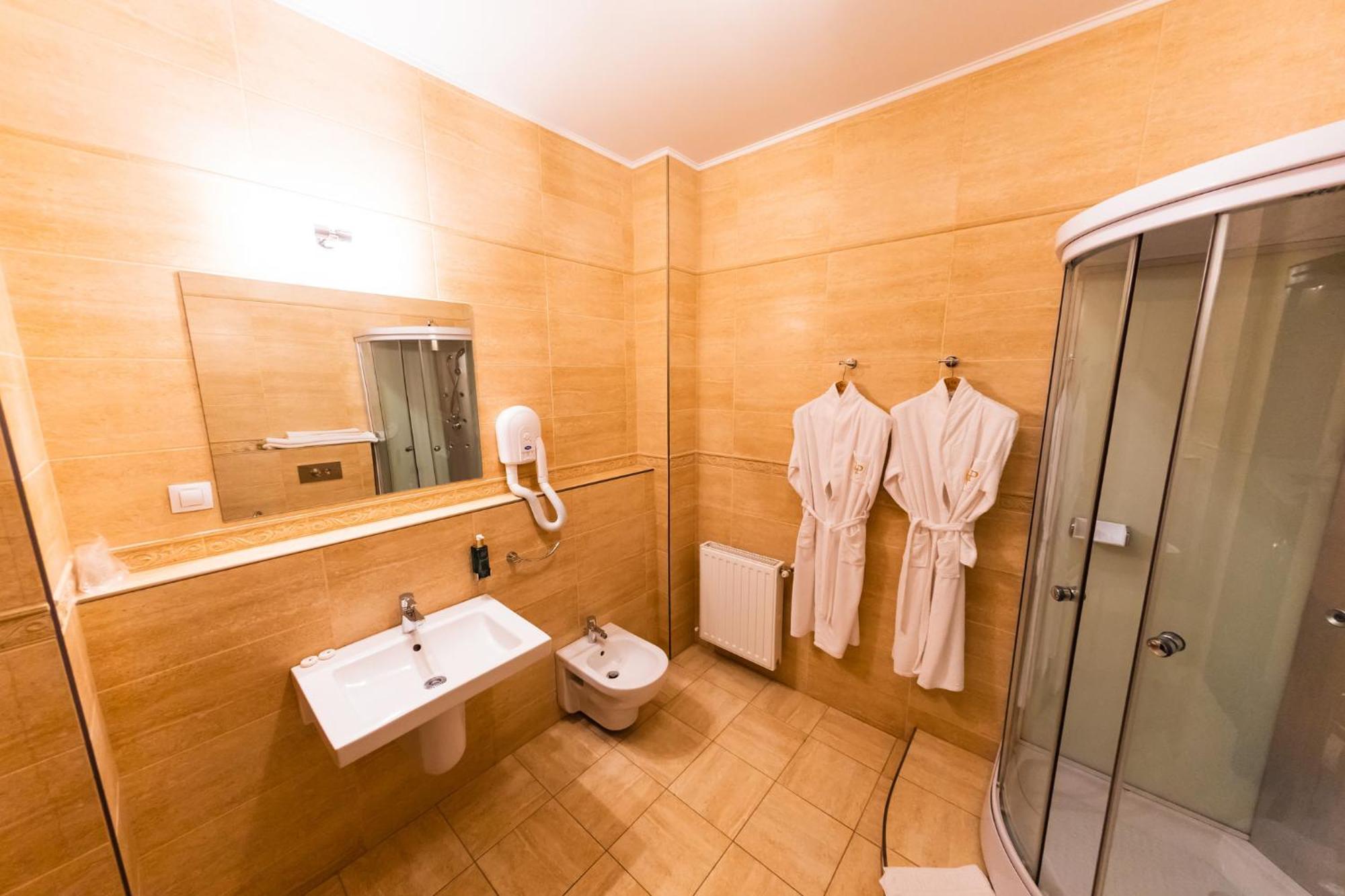 Daily Plaza Hotel Suceava Exterior photo