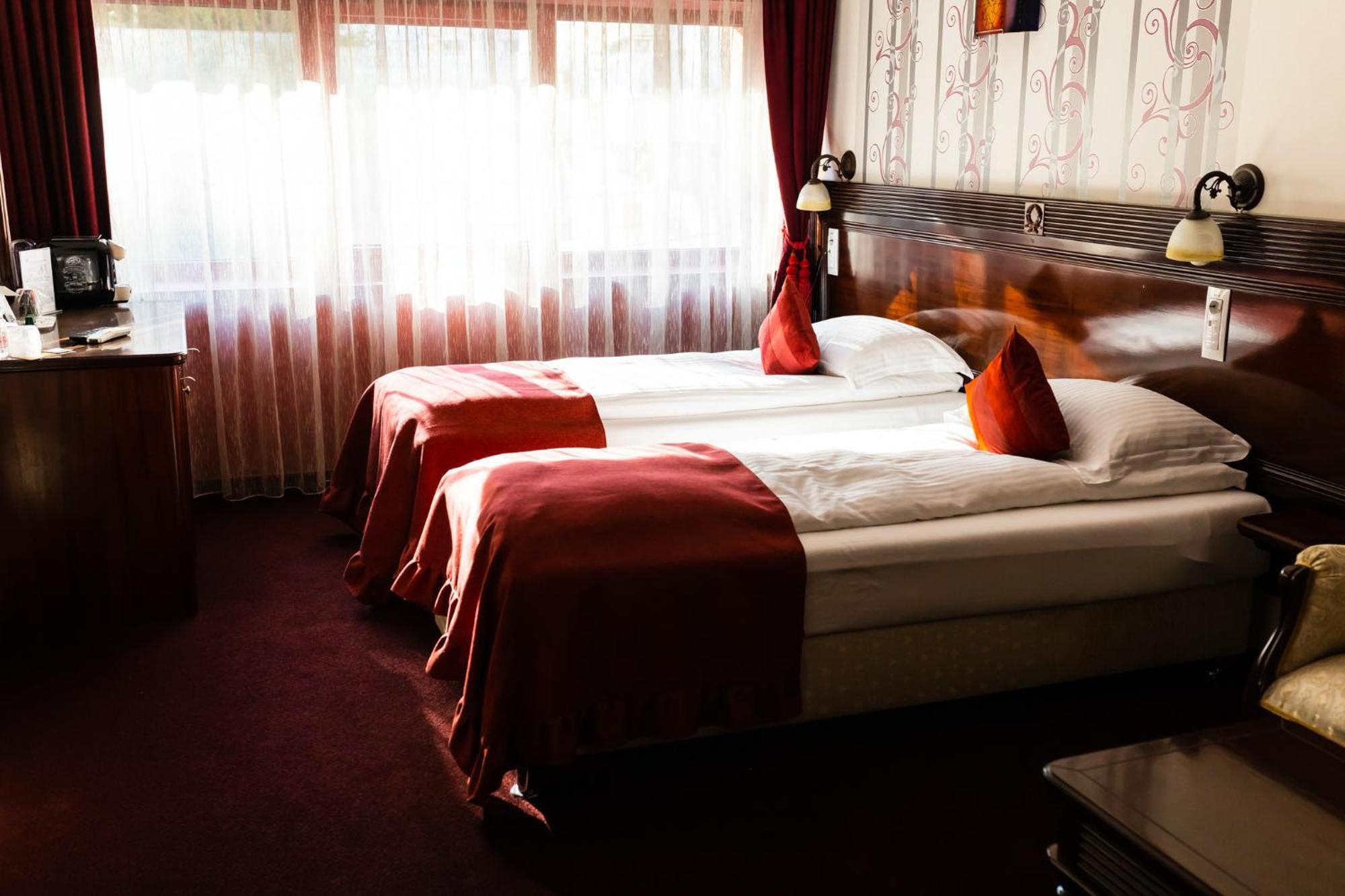 Daily Plaza Hotel Suceava Exterior photo