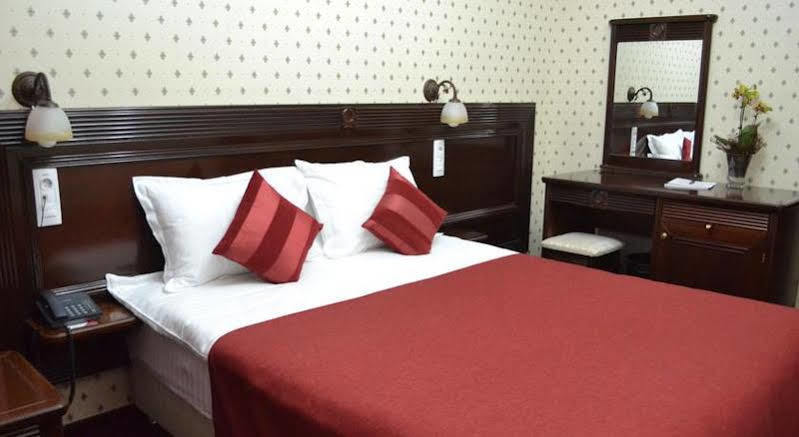 Daily Plaza Hotel Suceava Exterior photo